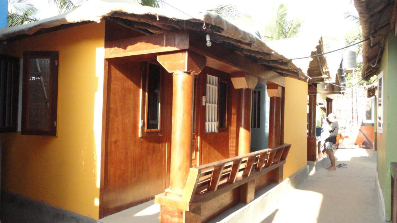 Casa Fiesta Sea Front Beach Huts Patnem Beach Exterior photo