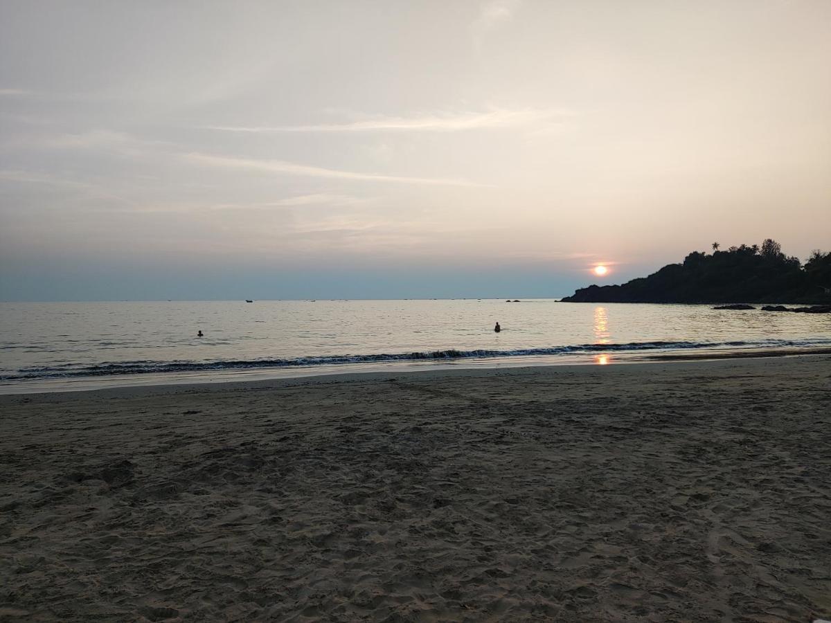 Casa Fiesta Sea Front Beach Huts Patnem Beach Exterior photo