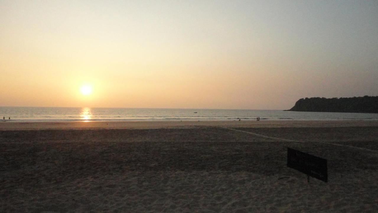 Casa Fiesta Sea Front Beach Huts Patnem Beach Exterior photo