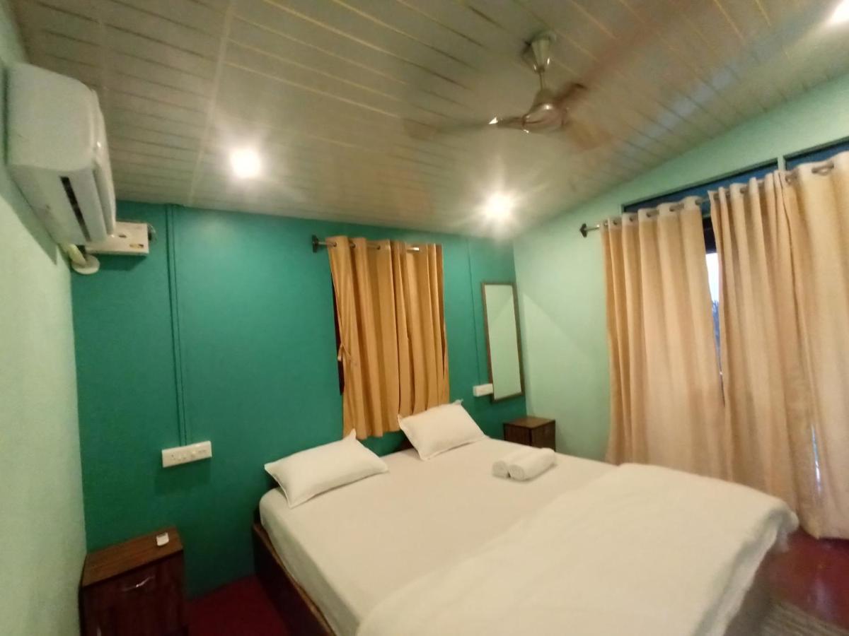 Casa Fiesta Sea Front Beach Huts Patnem Beach Exterior photo