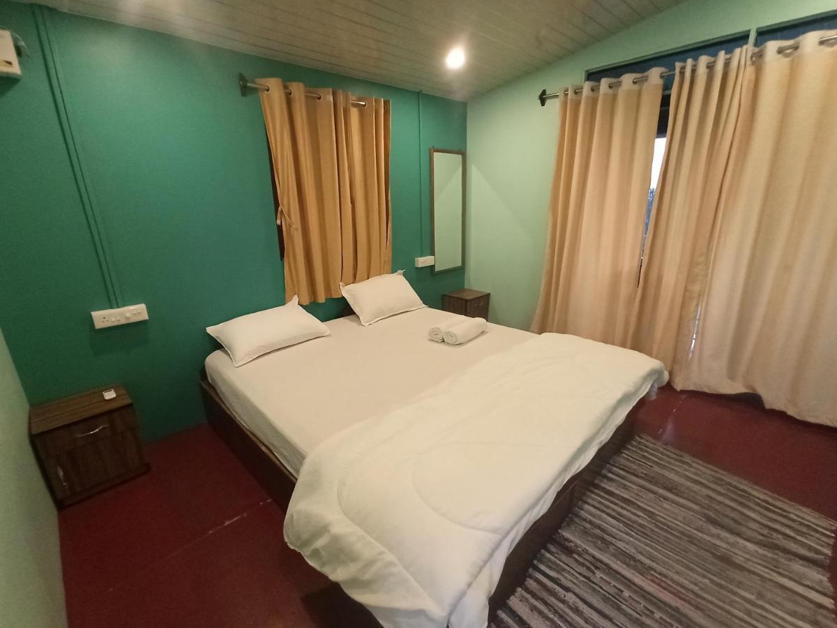 Casa Fiesta Sea Front Beach Huts Patnem Beach Exterior photo